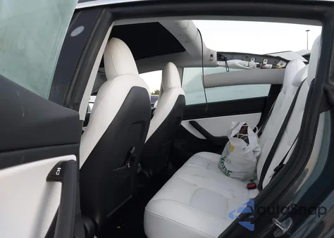 2019 Tesla Model 3 Long Range/Mid Range/Standard Range/Standard Range Plus z USA, uszkodzony, nr VIN 5YJ3E1EAXKF312546